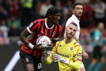 ميلان يبحث عن صدارة الدوري أمام فيورنتينا المتعثر