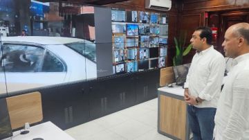 نائب محافظ قنا يتابع انتظام المواقف ومحطات الوقود من مركز السيطرة نائب محافظ قنا يتابع انتظام المواقف ومحطات الوقود من مركز السيطرة