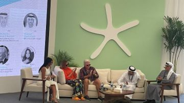 بكاء يسرا وحسين فهمي تأثرا بفيديو عن المساعدات الإنسانية