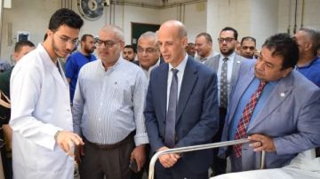 رئيس جامعة بني سويف يطمئن على الطلاب المصابين في حادث ميكروباص بطريق الفيوم رئيس جامعة بني سويف يطمئن على الطلاب المصابين في حادث ميكروباص بطريق الفيوم