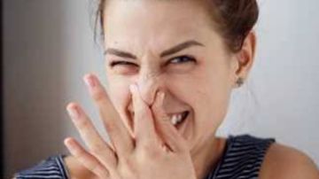 ما أسباب رائحة الجسم الكريهة؟ وكيف يمكن علاج هذه المشكلة؟