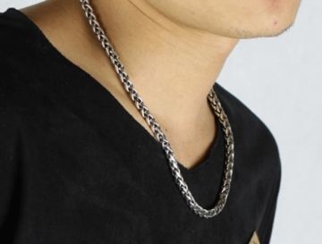 ما حكم لبس السلاسل الفضة للرجال؟.. أمين الإفتاء يجيب