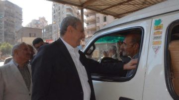 محافظ الغربية يتابع انتظام حركة السير والتزام السائقين بالتعريفة الجديدة