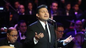 هاني شاكر يغني وانت ماشي في مصر في ذكرى نصر أكتوبر