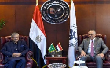 استثمارات باكستانية مرتقبة في قطاعات الأدوية والتكنولوجيا والهواتف بمصر