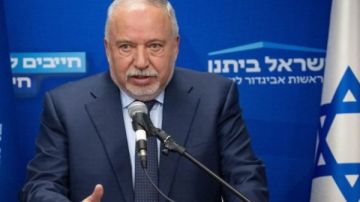 استعدوا واقتربوا من الملاجئ.. وزير الدفاع الإسرائيلي يحذر من مواجهة وشيكة مع إيران