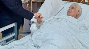 القلب الأبيض.. آخر صورة للكابتن حسن شحاتة في المستشفى القلب الأبيض.. آخر صورة للكابتن حسن شحاتة في المستشفى