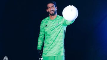 شريف إكرامي: بطولات بيراميدز لها طعم مختلف.. ولا أعلم مصيري مع الفريق شريف إكرامي: بطولات بيراميدز لها طعم مختلف.. ولا أعلم مصيري مع الفريق