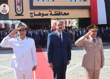 محافظ سوهاج يضع إكليلا من الزهور على النصب التذكاري لشهداء أكتوبر محافظ سوهاج يضع إكليلا من الزهور على النصب التذكاري لشهداء أكتوبر