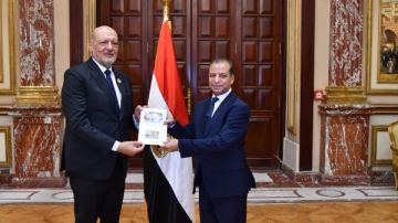 حسين أبو العطا عقب استلام كارنيه الشيوخ: لحظة تاريخية ومسئولية وطنية حسين أبو العطا عقب استلام كارنيه الشيوخ: لحظة تاريخية ومسئولية وطنية