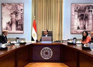 رئيس الوزراء يتابع عددا من ملفات عمل وزارة الكهرباء والطاقة المتجددة رئيس الوزراء يتابع عددا من ملفات عمل وزارة الكهرباء والطاقة المتجددة