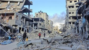 عامان على حرب الإبادة في غزة.. انهيار البنية التحتية و70 ألف شهيد فلسطيني عامان على حرب الإبادة في غزة.. انهيار البنية التحتية و70 ألف شهيد فلسطيني
