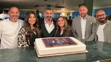 فريق عمل مسلسل كلهم بيحبوا مودي يحتفل بـ ياسر جلال