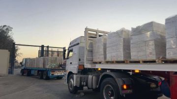 قافلة المساعدات الإنسانية زاد العزة الـ 54 تتحرك من مصر إلى غزة قافلة المساعدات الإنسانية زاد العزة الـ 54 تتحرك من مصر إلى غزة