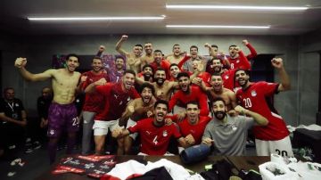 محمد صلاح يحتفل بتأهل منتخب مصر إلى كأس العالم بصورة من غرفة الملابس محمد صلاح يحتفل بتأهل منتخب مصر إلى كأس العالم بصورة من غرفة الملابس