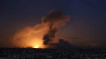 أنباء عن انفجار ضخم في مستودع للمشتقات النفطية بإيران أنباء عن انفجار ضخم في مستودع للمشتقات النفطية بإيران