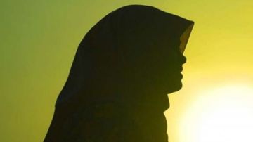 حكم حمل المرأة المصحف في حقيبة اليد أثناء مدة الحيض.. الإفتاء تجيب