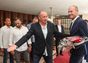 رغم زمالكاويتي .. الغندور يتغنى بمدرب الأهلي الجديد بعد الإطاحة بالنحاس رغم زمالكاويتي .. الغندور يتغنى بمدرب الأهلي الجديد بعد الإطاحة بالنحاس