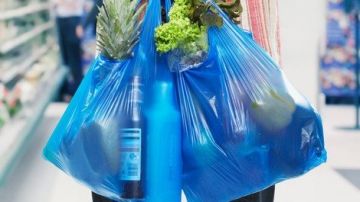 شروط صارمة لاستيراد وتصنيع الأكياس البلاستيكية والحظر في هذه الحالات