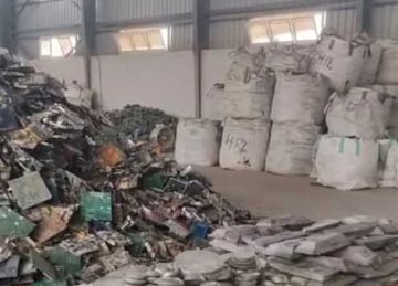 ضبط 325 طن خامات مجهولة المصدر داخل مصنع لإعادة تدوير المخلفات الإلكترونية بالعاشر