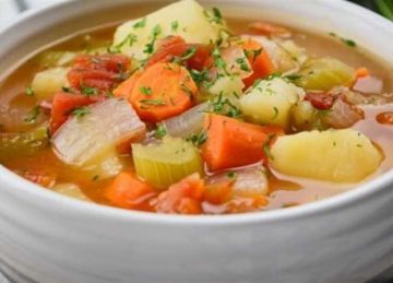 طريقة عمل شوربة الخضار.. وجبة شتوية مثالية لتدفئة الجسم وتعزيز المناعة