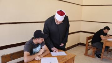 في يومهم الدولي.. مجلس حكماء المسلمين: المعلمون هم الركيزة الأساسية في بناء الإنسان وصناعة الوعي في يومهم الدولي.. مجلس حكماء المسلمين: المعلمون هم الركيزة الأساسية في بناء الإنسان وصناعة الوعي