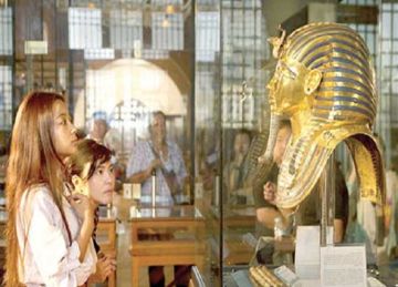 قبل نقل القناع .. آخر ظهور لـ توت عنخ آمون بالمتحف المصري قبل نقل القناع .. آخر ظهور لـ توت عنخ آمون بالمتحف المصري