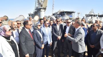 وزير الاستثمار ومحافظ السويس يتفقدان المنطقة الحرة بعتاقة والأدبية وزير الاستثمار ومحافظ السويس يتفقدان المنطقة الحرة بعتاقة والأدبية