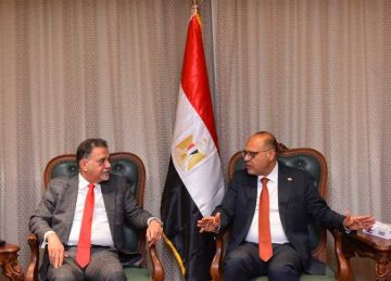 وزير العمل يبحث مع نائب رئيس غرفة تجارة قطر تعزيز التعاون