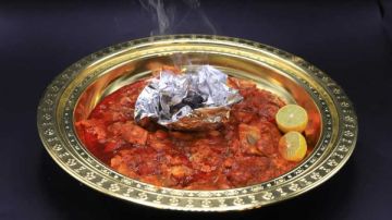 طريقة عمل رنجة مطبوخة بالصلصة والفحم