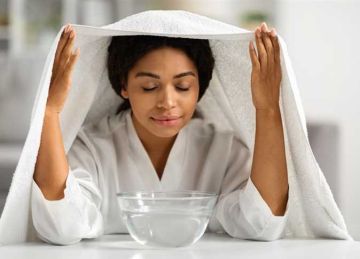لتنظيف البشرة من حب الشباب.. إليك طريقة حمام البخار في المنزل لتنظيف البشرة من حب الشباب.. إليك طريقة حمام البخار في المنزل