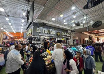 محافظة بورسعيد تستقبل آلاف الزائرين وإقبال كبير على سوق الأسماك والبالة