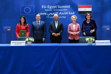 مصر والاتحاد الأوروبي يوقعان مذكرة تفاهم لشريحة ثانية بقيمة 4 مليارات يورو مصر والاتحاد الأوروبي يوقعان مذكرة تفاهم لشريحة ثانية بقيمة 4 مليارات يورو