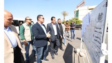 وزير الإسكان يتفقد أعمال تطوير الطرق والمحاور والميادين بالعاشر من رمضان