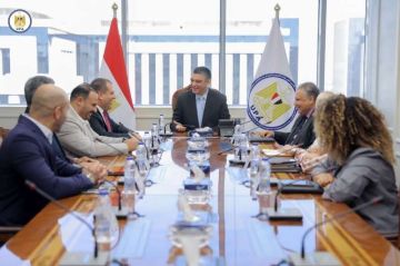 الشراء الموحد تعقد اجتماعا مع شركة الحكمة للأدوية لتعزيز التعاون