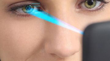 الموبايلات والتليفزيون.. فوائد وأضرار الضوء الأزرق