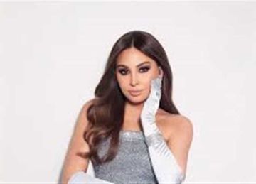 بفستان فضي لامع.. إليسا تخطف الأنظار على مسرح أبو بكر سالم في موسم الرياض 2025