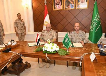 رئيس أركان القوات المسلحة يعود لأرض الوطن بعد انتهاء زيارته للسعودية رئيس أركان القوات المسلحة يعود لأرض الوطن بعد انتهاء زيارته للسعودية