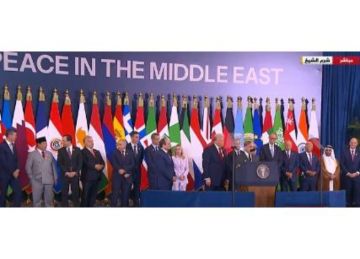 رئيس وزراء باكستان: التاريخ سيذكر مساهمة الرئيس السيسي وترامب بحروف من ذهب رئيس وزراء باكستان: التاريخ سيذكر مساهمة الرئيس السيسي وترامب بحروف من ذهب