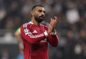 نفوس مريضة.. علاء مبارك يدافع عن محمد صلاح ويتحدث عن جلوسه على الدكة نفوس مريضة.. علاء مبارك يدافع عن محمد صلاح ويتحدث عن جلوسه على الدكة