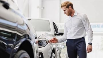 هل تشتري سيارة الآن؟ خبير ينصح بالانتظار لنهاية العام في هذه الحالة