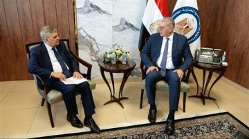 وزير البترول يبحث إقامة محطة لتسييل وتخزين الغاز الطبيعي ببورسعيد