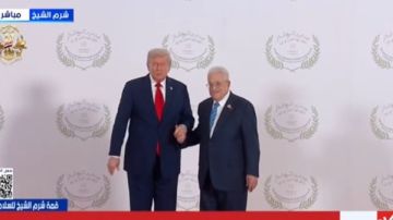 ترامب يصافح الرئيس الفلسطيني ويلتقط صورة تذكارية معه في قمة شرم الشيخ