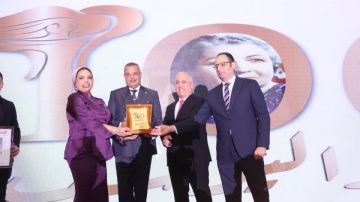 تكريم محافظ جنوب سيناء في احتفالية مئوية روز اليوسف تكريم محافظ جنوب سيناء في احتفالية مئوية روز اليوسف