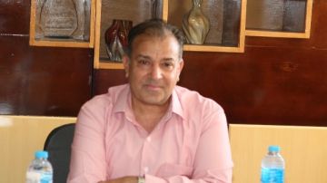 رئيس جنوب الوادي يناقش تطبيق الحوكمة الإلكترونية للعقود الجامعية