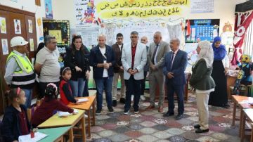 محافظ الجيزة يتفقد مدرسة المناجم الابتدائية بالواحات البحرية ويتابع سير العملية التعليمية