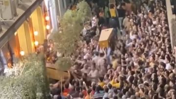 4 نعوش وحضور غفير.. لحظة تشييع جنازة ضحايا جريمة الهرم.. فيديو وصور