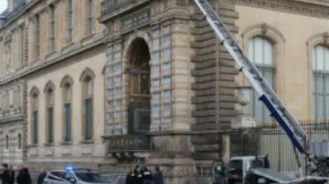 أحمد موسى: سرقة اللوفر تفوق الخيال.. وأين كان الأمن الفرنسي؟ أحمد موسى: سرقة اللوفر تفوق الخيال.. وأين كان الأمن الفرنسي؟