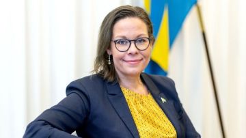 الأمر خطير للغاية .. السويد تطالب بالتحقيق في إساءة إسرائيل للناشطة جريتا ثونبرج الأمر خطير للغاية .. السويد تطالب بالتحقيق في إساءة إسرائيل للناشطة جريتا ثونبرج