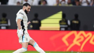 الاتحاد يتقدم على النصر 2-1 في الشوط الأول بكأس خادم الحرمين الاتحاد يتقدم على النصر 2-1 في الشوط الأول بكأس خادم الحرمين